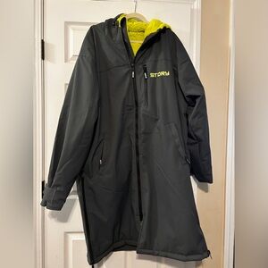 STORY Unisex Changing Robe - Dark Grey With Bright Green Lining